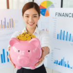 Conquistar o primeiro estágio é um passo importante na vida profissional de qualquer jovem. Além da experiência, ele representa o primeiro contato real com o próprio dinheiro. No entanto, muitos estagiários acabam se enrolando com as finanças por falta de conhecimento e planejamento. Se você está começando agora e quer aprender como se organizar financeiramente e até investir mesmo ganhando pouco, este guia é para você!